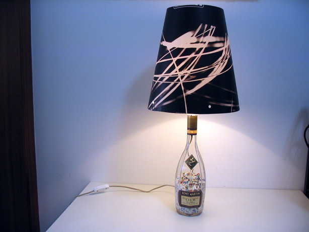 酒瓶、纸袋变台灯
